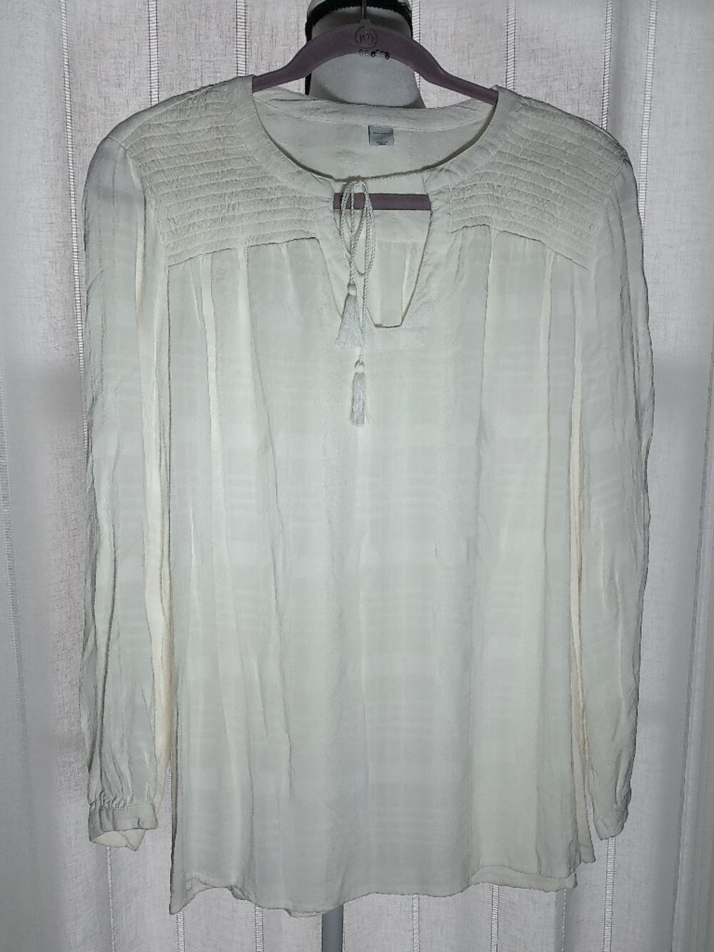 OLD NAVY Blouse V-Neck Tie Smocked Details Cream L